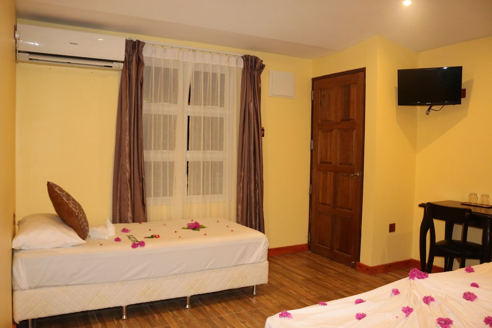 Deluxe Triple Room, 1 Bedroom, Accessible, Non Smoking photo 2