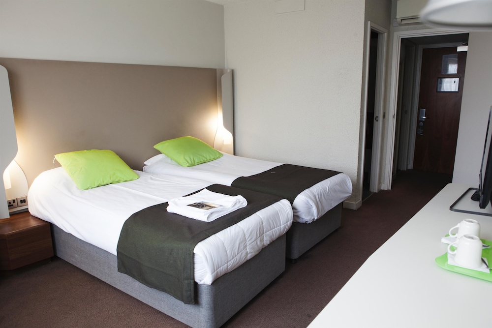 Standard Room, 2 Twin Beds photo 2