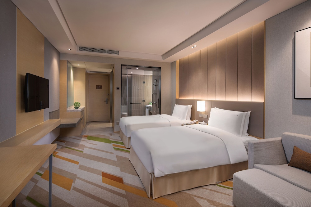Standard Room, 2 Double Beds (Mid Floor) photo 2