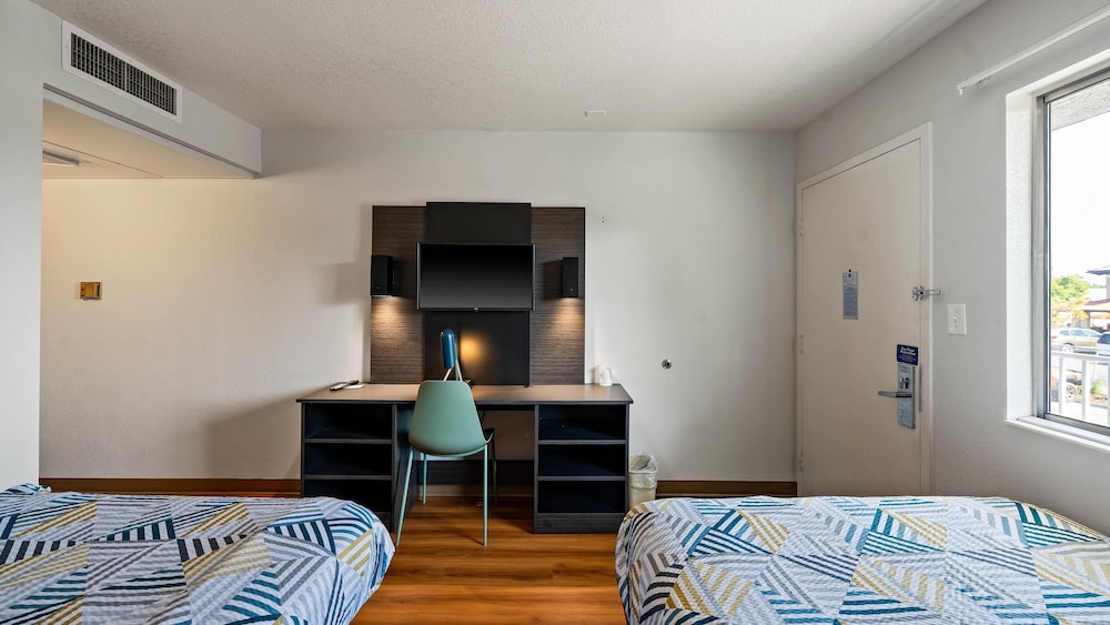 Standard Room, 2 Double Beds, Non Smoking photo 3