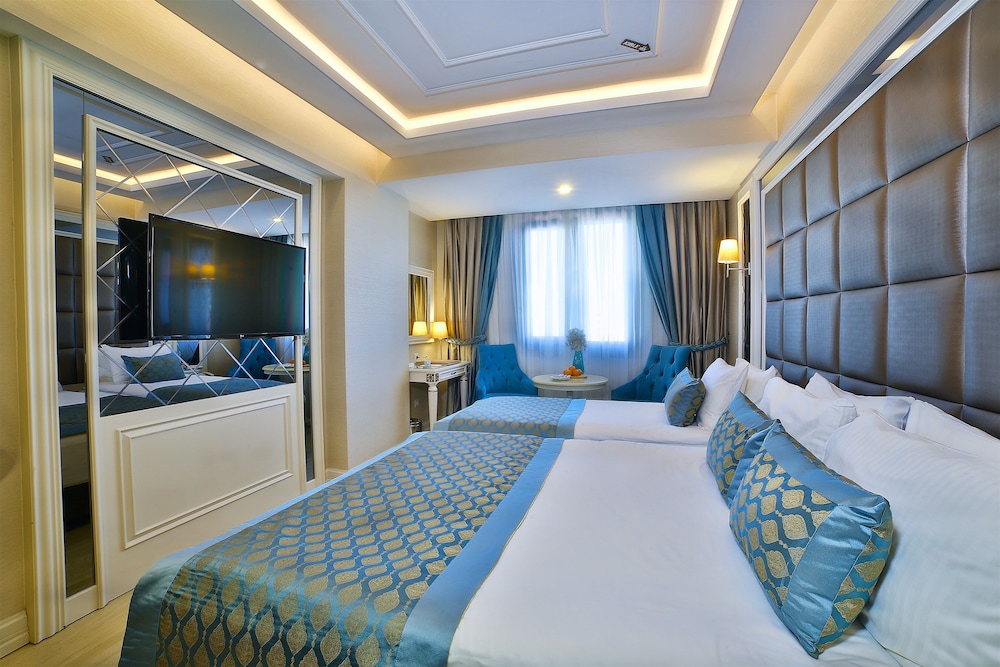 Deluxe Triple Room photo 3