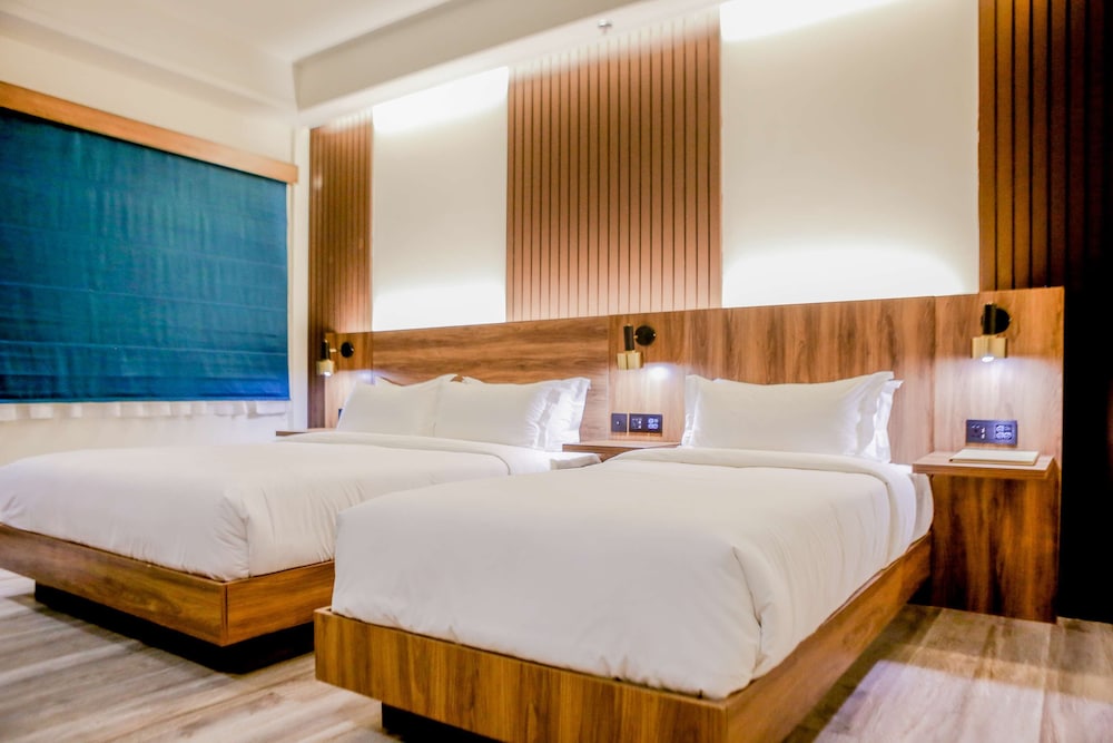 Deluxe Room, Multiple Beds, Non Smoking, Kitchen - Photo 1