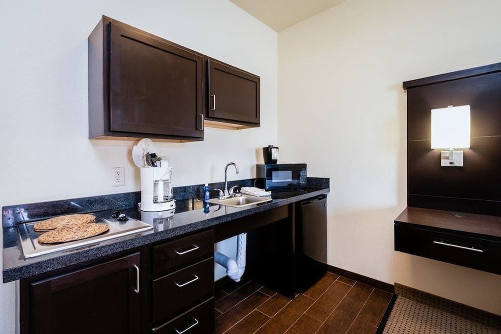 Suite, 2 Queen Beds, Kitchenette photo 2