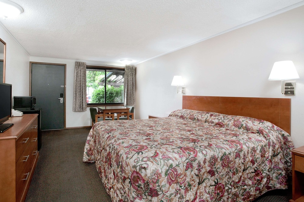 Room, 1 King Bed - Photo 1