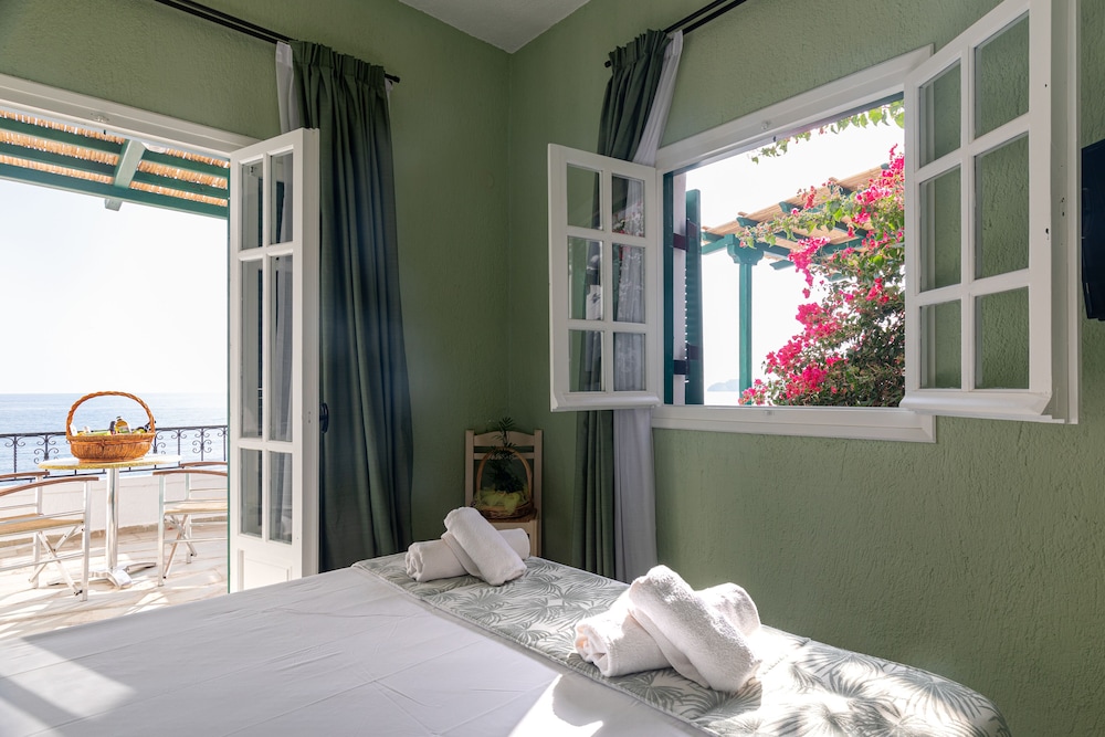Traditional Studio Suite, Sea View - Photo 3