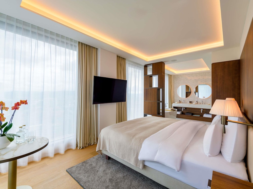 Grand Suite, 1 King Bed (High Floor) - Photo 5
