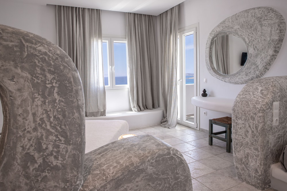 Suite, Sea View