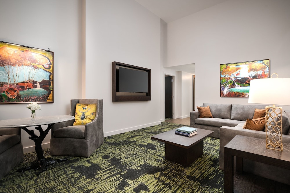 Suite, 1 Bedroom - Photo 3