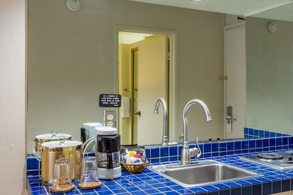 Queen Kitchenette - Photo 7
