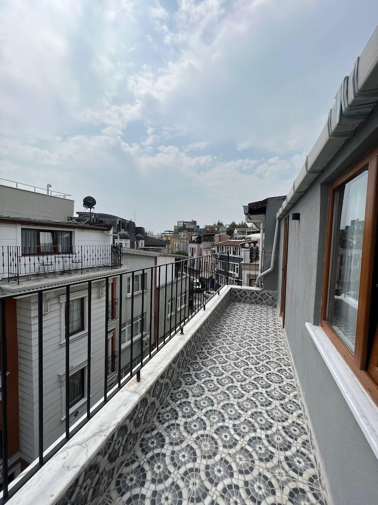 Junior Suite with Balcony photo 2