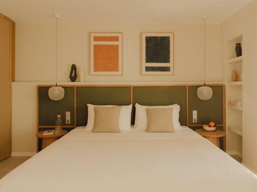 Deluxe Room with Courtyard view