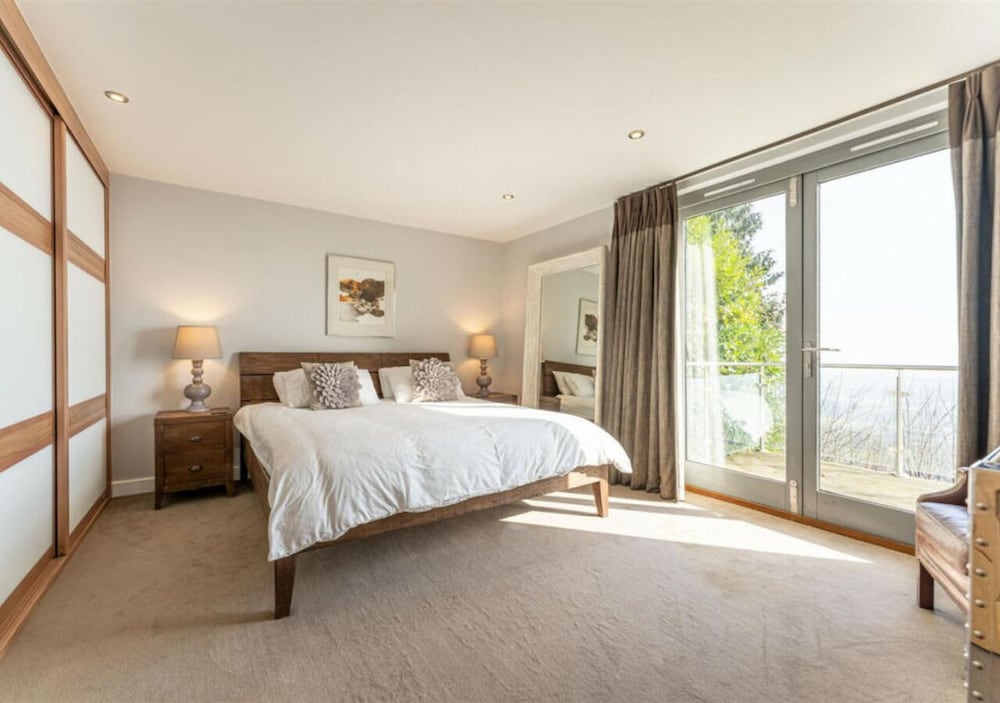 Deluxe House photo 1