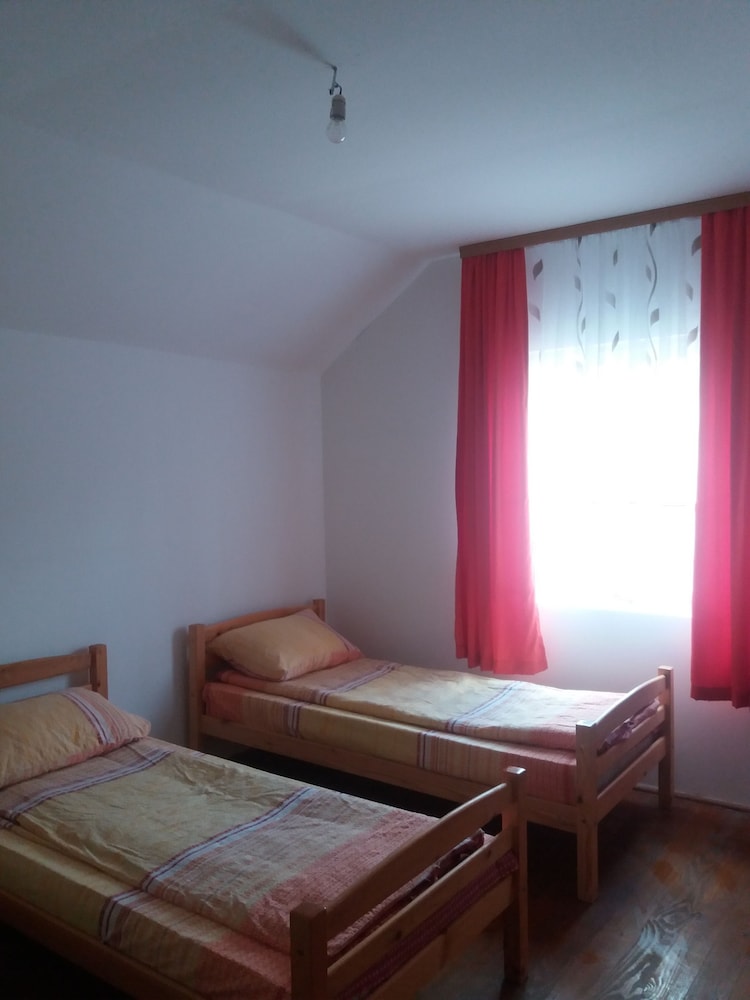 Economy Triple Room, 3 Twin Beds photo 2