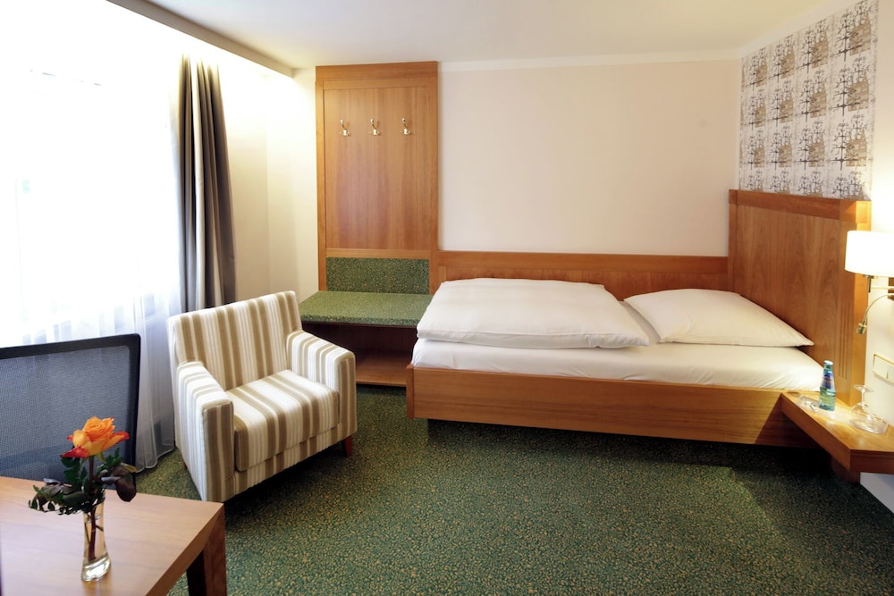 Standard Single Room, Courtyard View