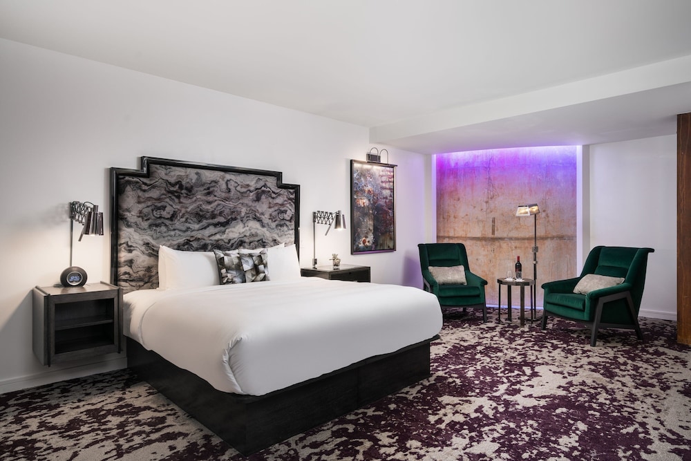 Executive Studio Suite, 1 King Bed with Sofa bed