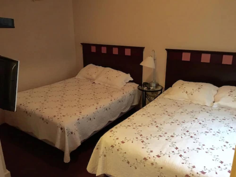 Room, 2 Queen Beds, Non Smoking, Ocean View - Photo 4