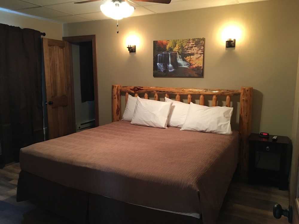 Two Medicine Suite, Ground Floor, No Pets; Remodeled 2018 photo 2