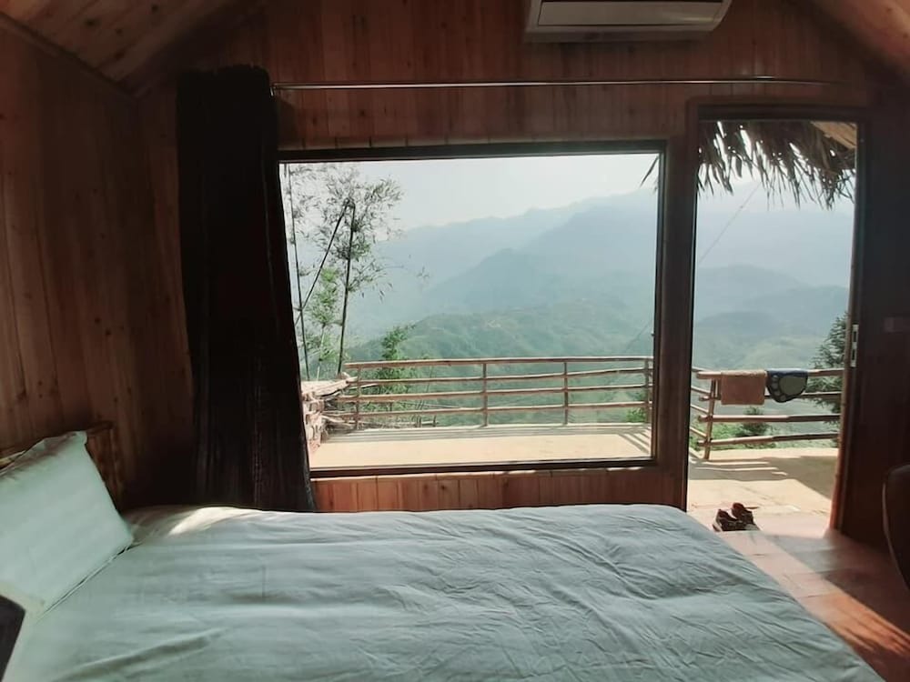 Deluxe Room, 1 King Bed, Non Smoking, Mountain View - Photo 5