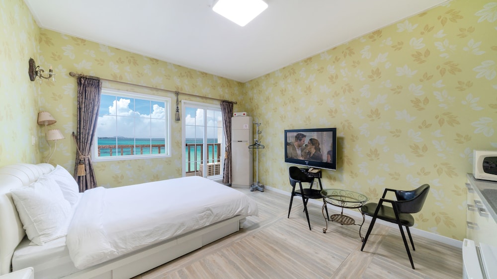 Honeymoon Room