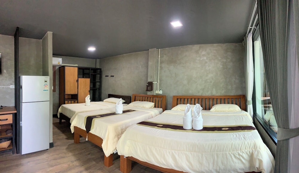 Executive Quadruple Room photo 2