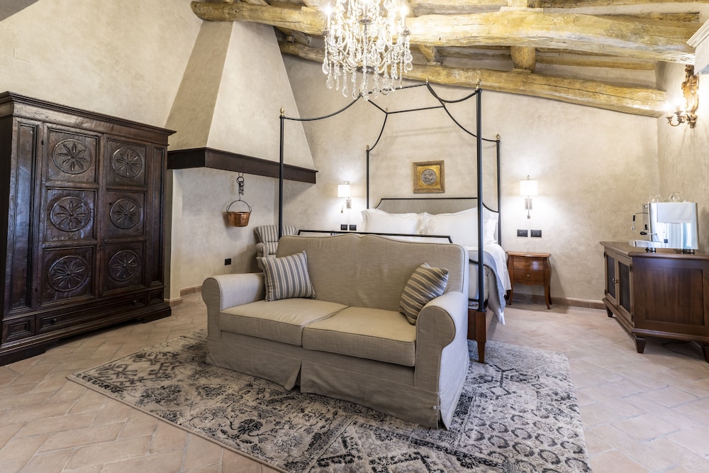 Premium Suite - Photo 9