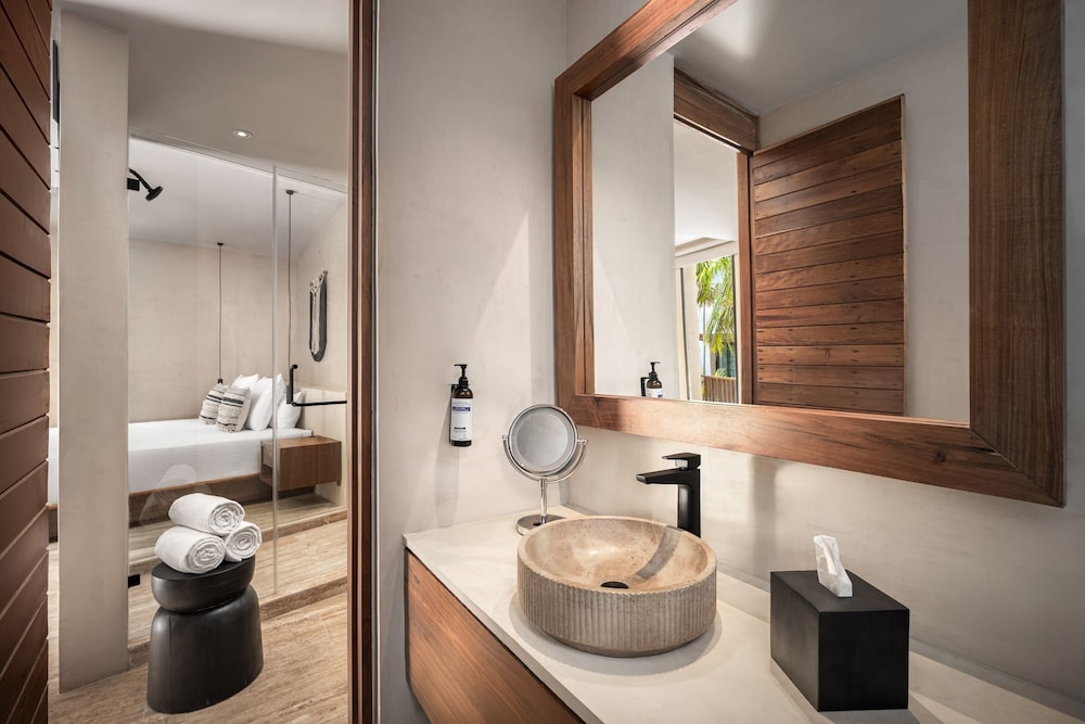 Casa Zamna Ocean Front Junior Suite King