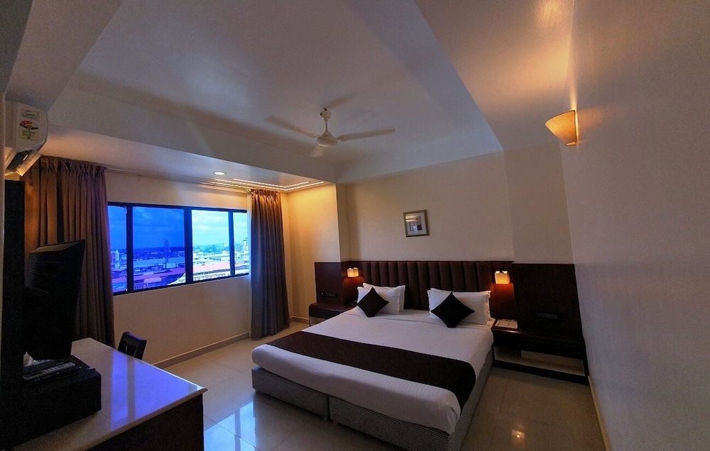 Family Quadruple Room, 2 Bedrooms, City View photo 3