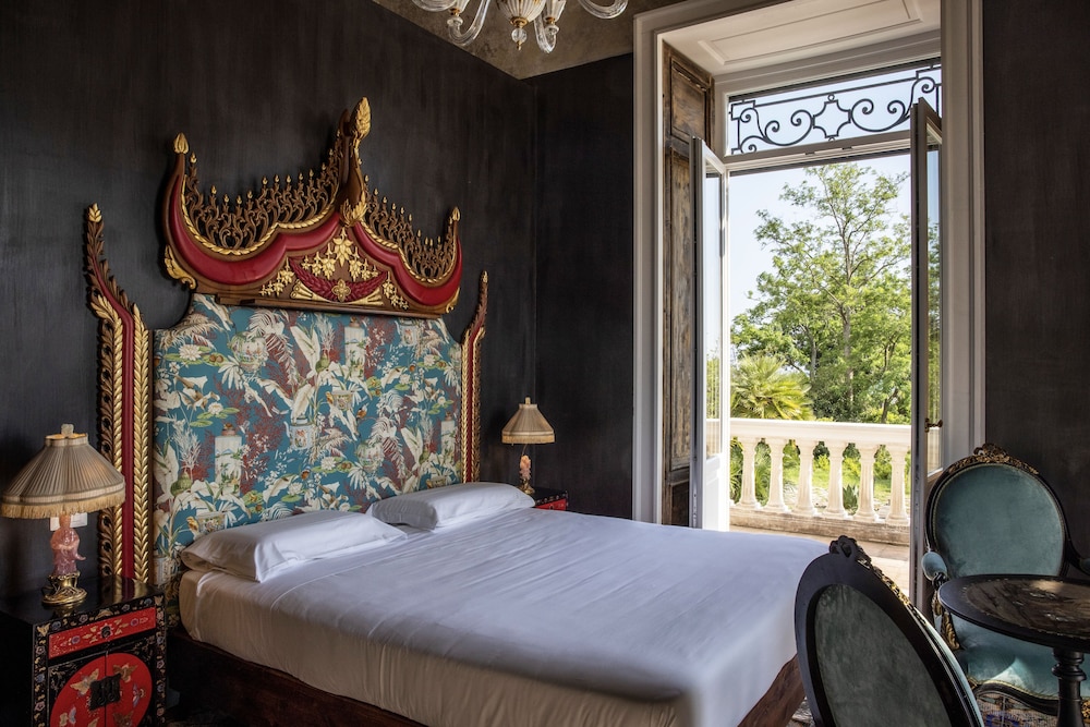 Signature Room photo 1
