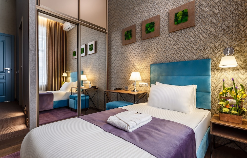 Large Single Room