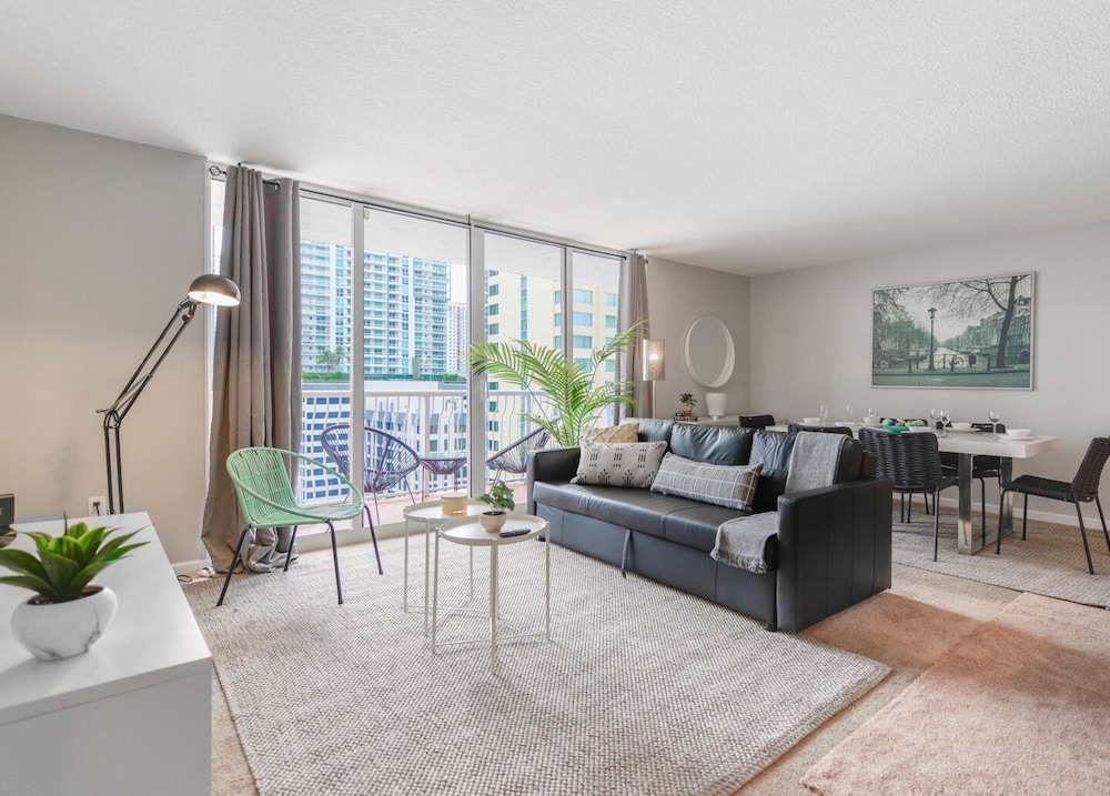Luxury Condo, 2 Bedrooms, City View photo 1