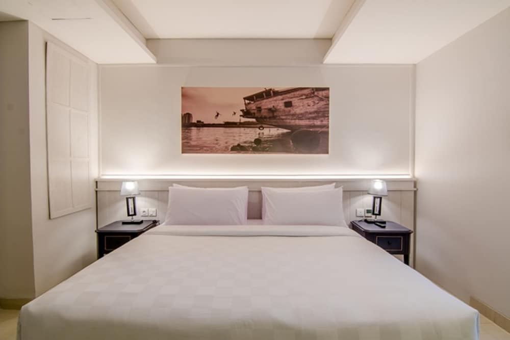 Executive Suite - Photo 5