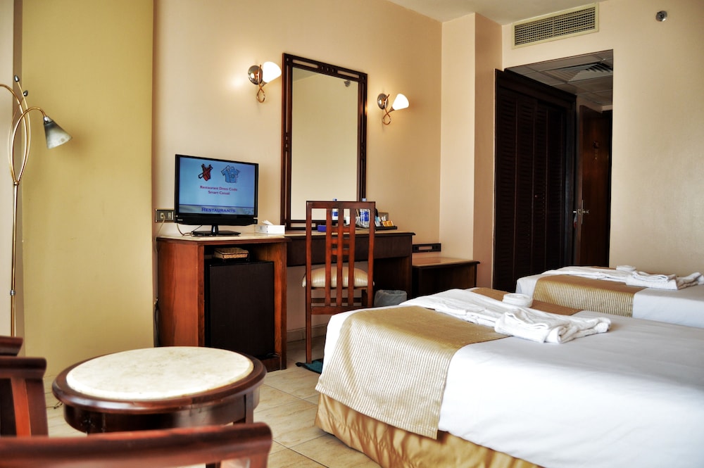 Standard Twin Room, 2 Double Beds photo 2