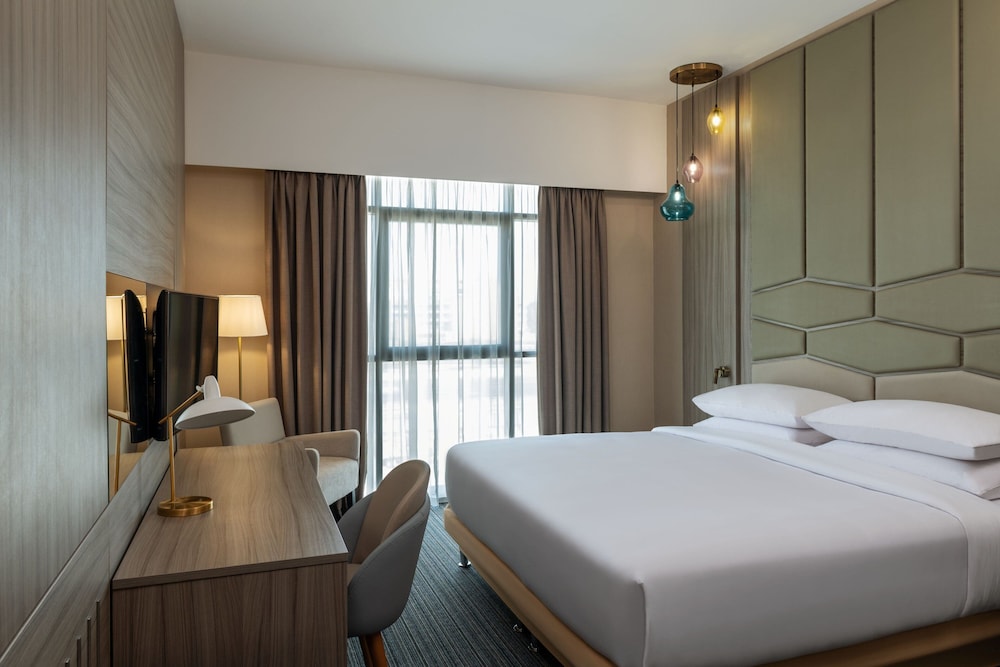 Standard King Bed, (Comp. Shuttle to DMCC Metro, Marina Mall & JBR, 20% off on F&B outlet) photo 1
