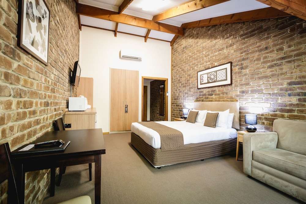 Standard Room, 1 Queen Bed, Non Smoking photo 3