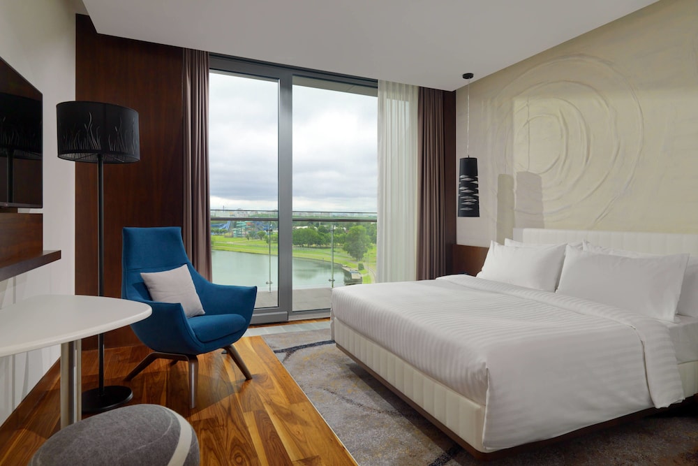 Classic Room, 1 King Bed, Balcony, River View