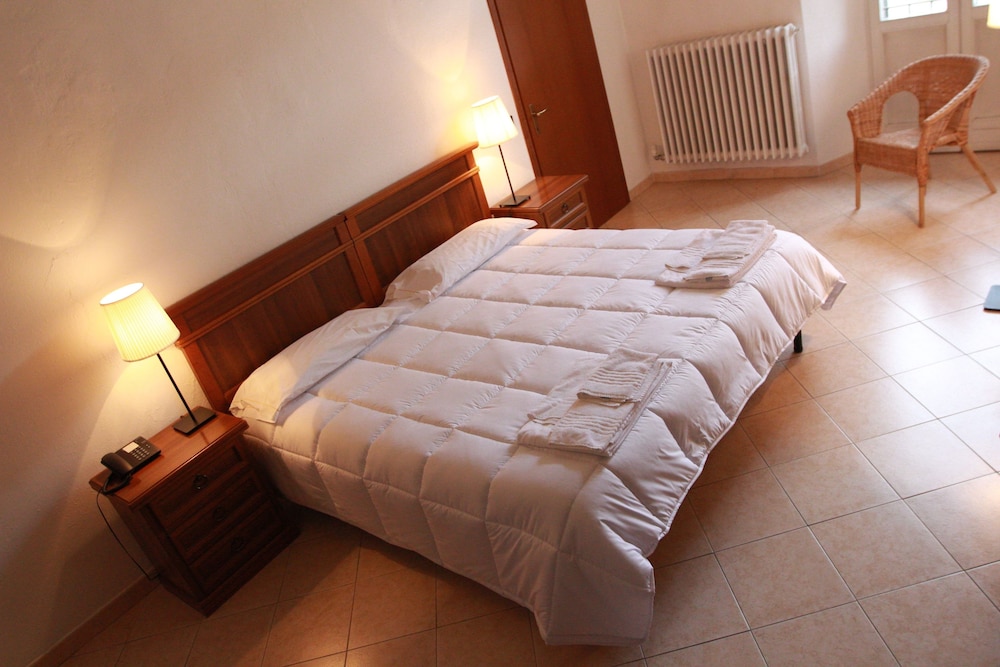 Classic Double or Twin Room photo 2
