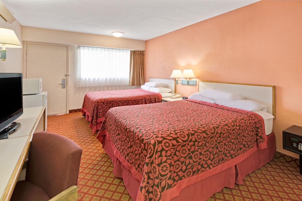 Room, 2 Double Beds, Non Smoking - Photo 2