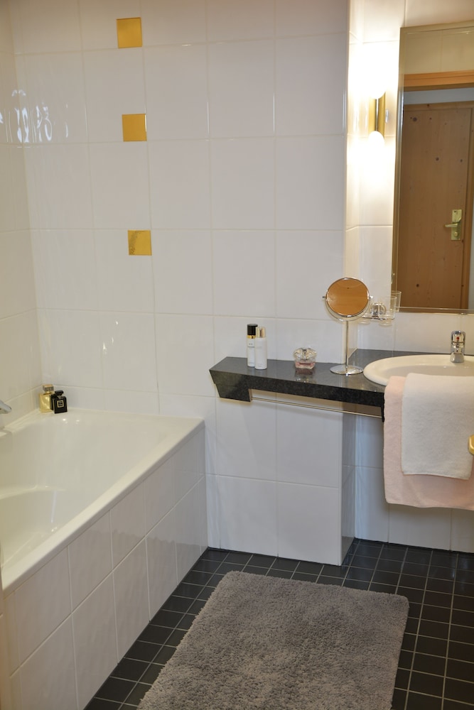 Apartment, 2 Bedrooms (Type D + 130.- cleaning fee per week) photo 3