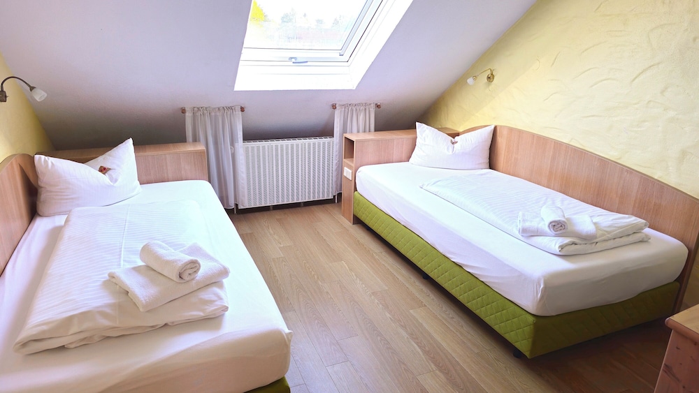 Classic Twin Room, Non Smoking photo 1