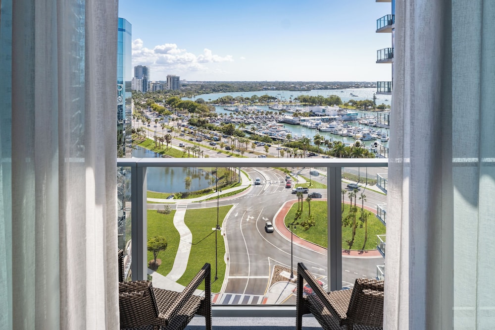 Premium Room, 2 Queen Beds, Balcony, Marina View photo 3