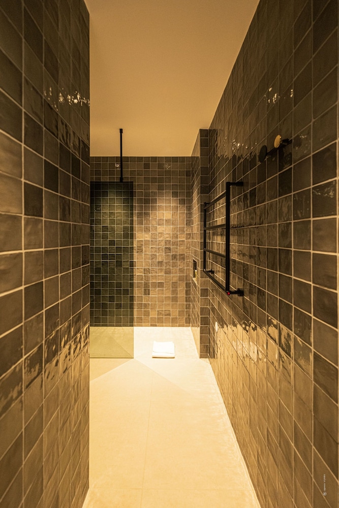 Suite - Photo 2