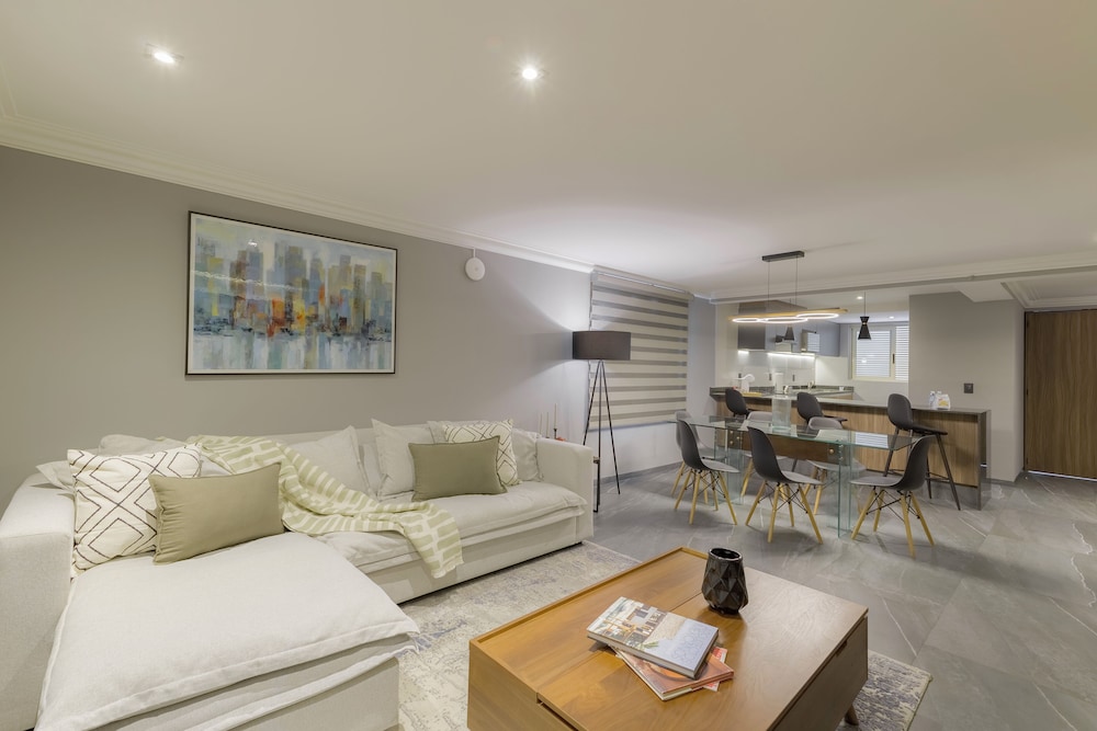 Luxury Apartment, 2 Bedrooms - Photo 29
