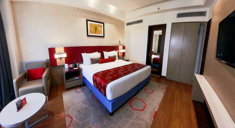 Suite, 1 Queen Bed, Non Smoking (One-Bedroom) - Photo 5