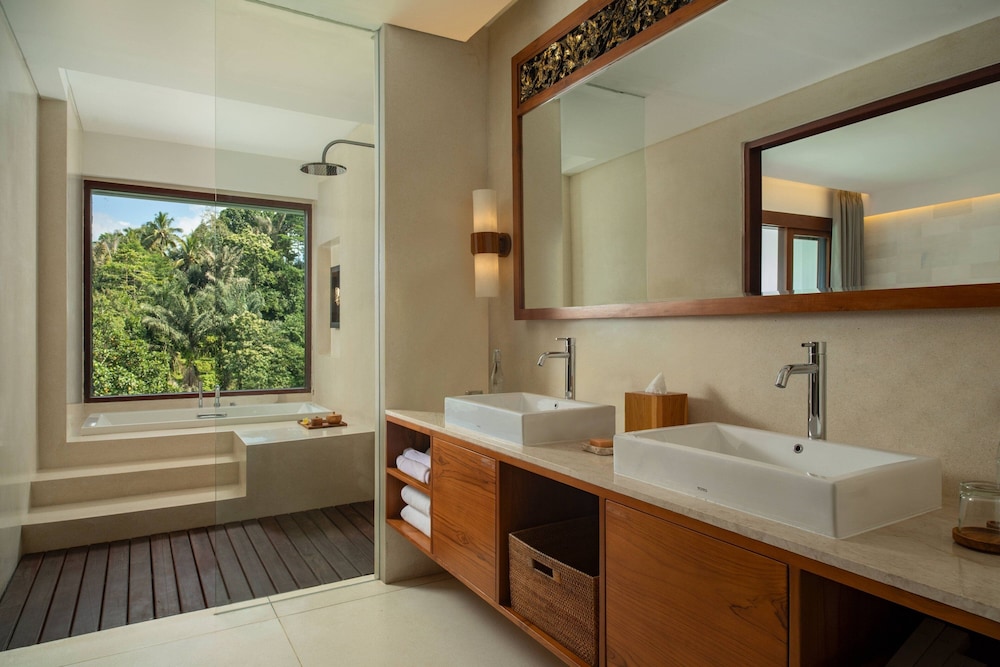 Suite, 1 Bedroom - Photo 2