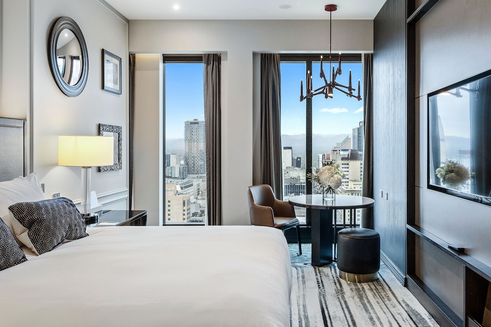 Luxury Room, 1 King Bed, Club Lounge Access