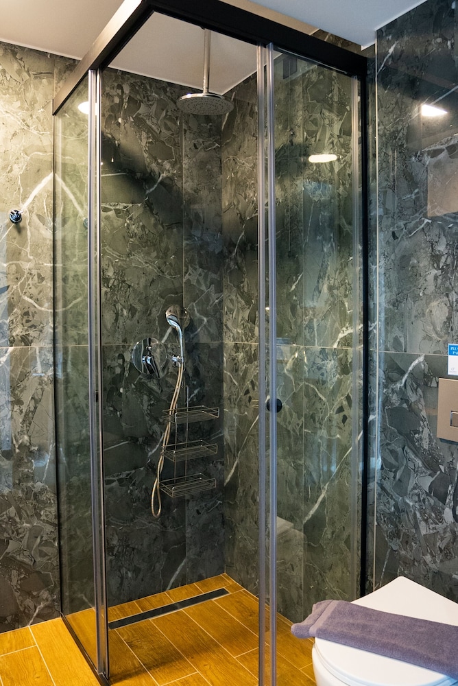 Luxury Triple Room (with sea view and spa) - Photo 5
