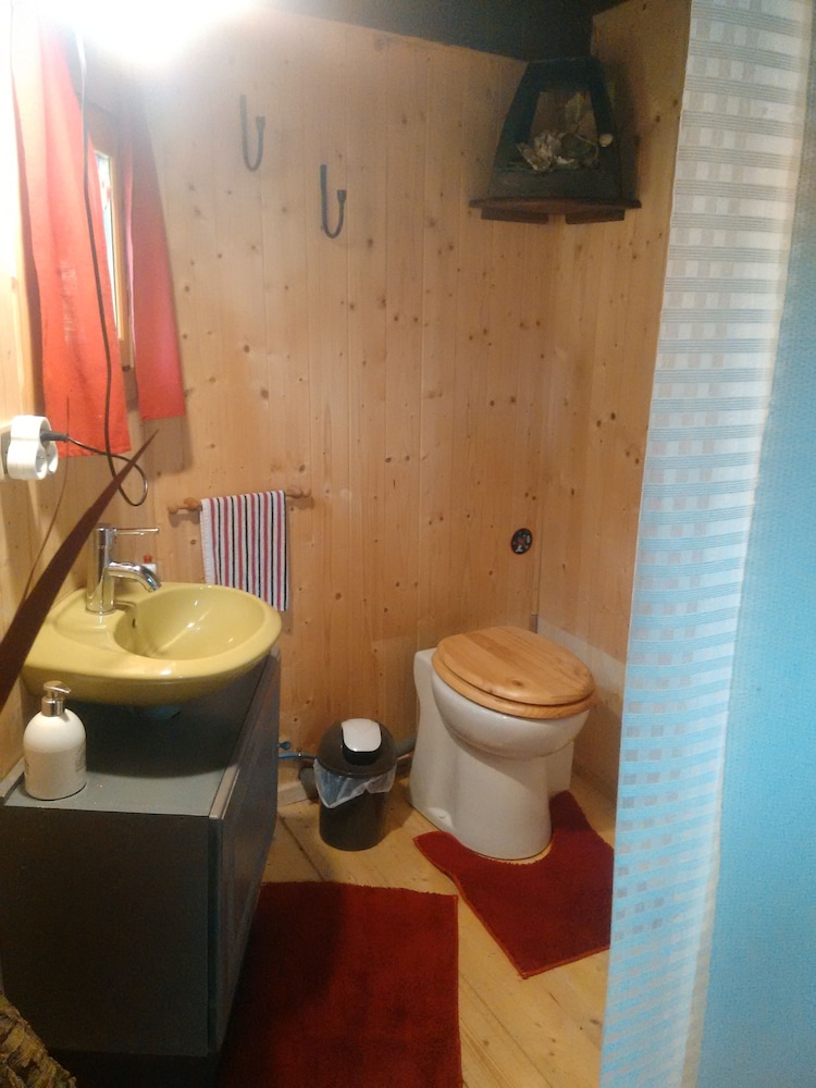 Tree House (Cerise) photo 2