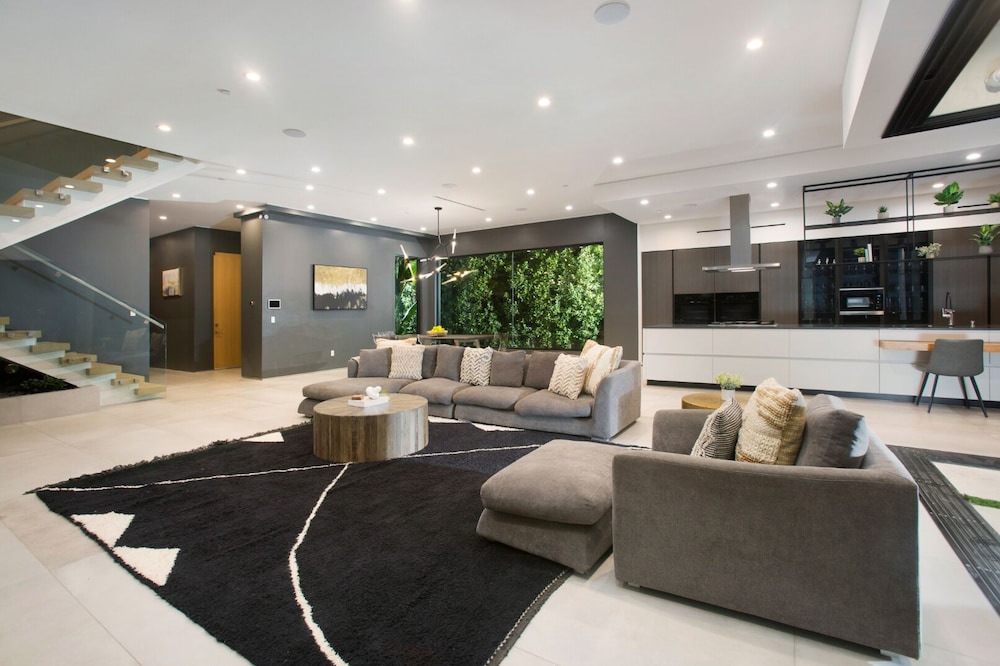 Luxury House, Multiple Beds, Private Pool, Pool View