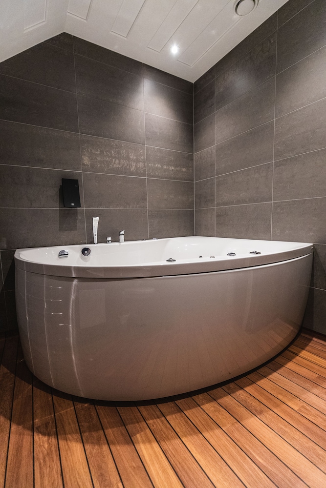 Suite, 2 Twin Beds, Jetted Tub, Sea View (with Sofabed) - Photo 12