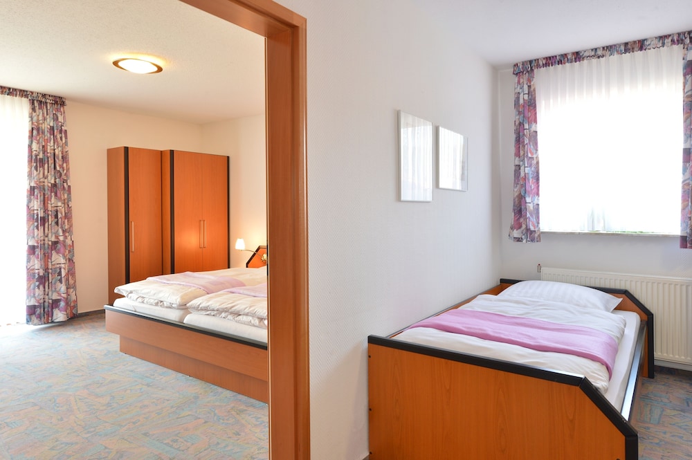 Studio (4 beds) photo 2